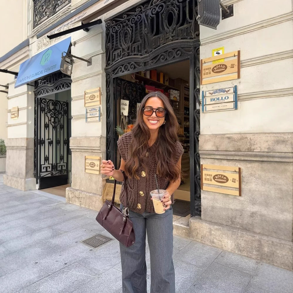 Cardigan sans manches marron foncé – Maille épaisse chic et confortable.