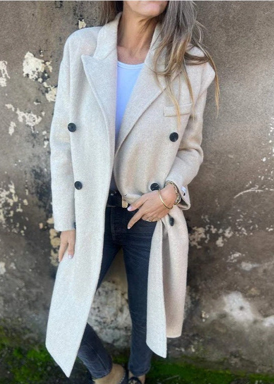 Manteau long femme élégant à boutons – Style urbain chic et moderne.
