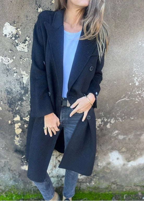 Manteau long femme élégant à boutons – Style urbain chic et moderne.