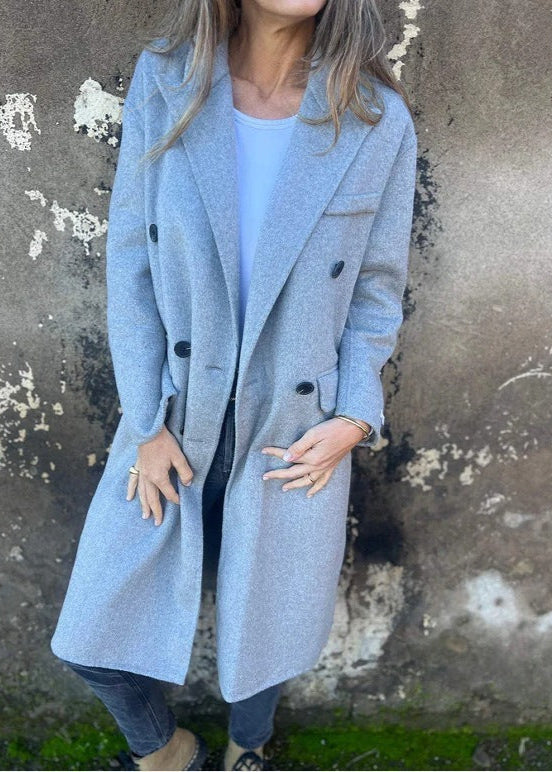Manteau long femme élégant à boutons – Style urbain chic et moderne.